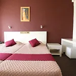 Kings Annex 3*